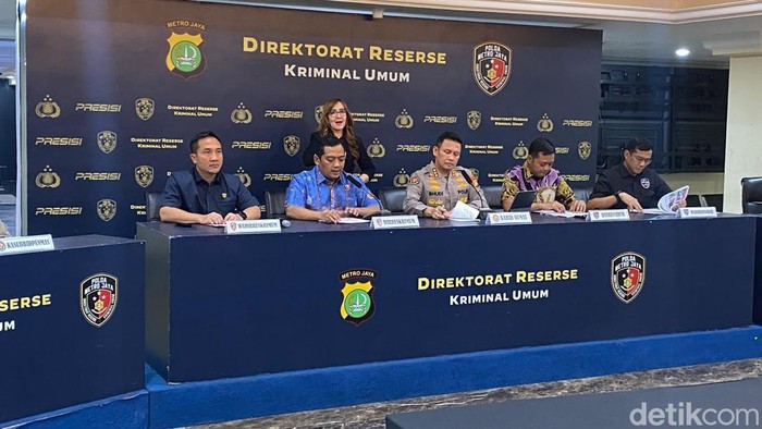 konferensi-pers-penanganan-kasus-siber-hingga-kriminalitas-di-polda-metro-jaya-1786096229797_169
