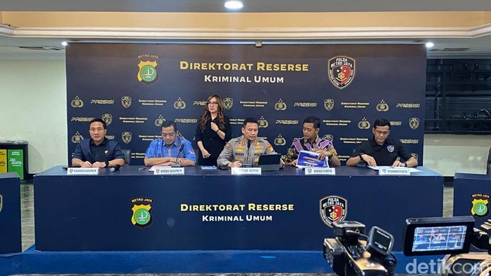 konferensi-pers-penanganan-kasus-siber-hingga-kriminalitas-di-polda-metro-jaya-1786096229886_169