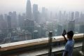 Langit Kuala Lumpur Diselimuti Kabut Asap dari Kalimantan