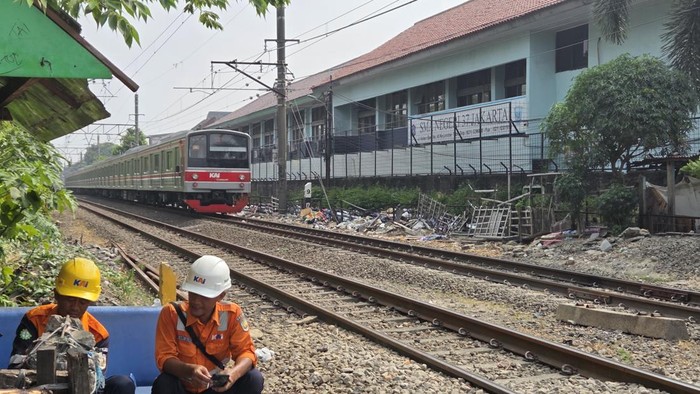 lokasi-warga-tertabrak-krl-di-tebet-jaksel-pada-kamis-2082026-pagi-taufiqdetikcom-1787198257528_169
