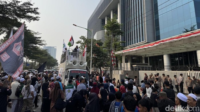 Massa Demo di OT Building Buntut Challenge Hafalan Qur’an demi Miras