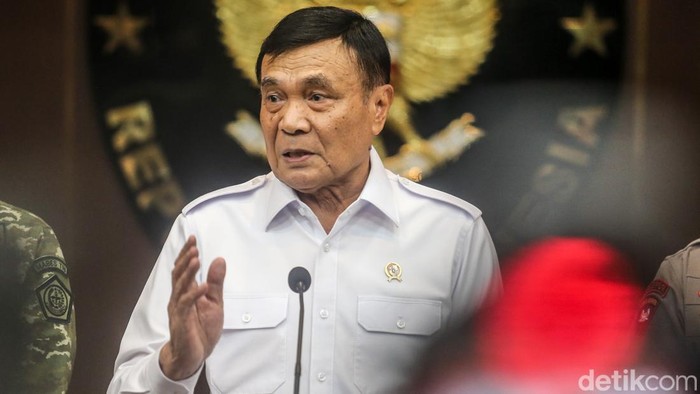 menko-polkam-pastikan-situasi-nasional-terkendali-minta-masyarakat-tak-terpengaruh-hoaks-1785916804844_169