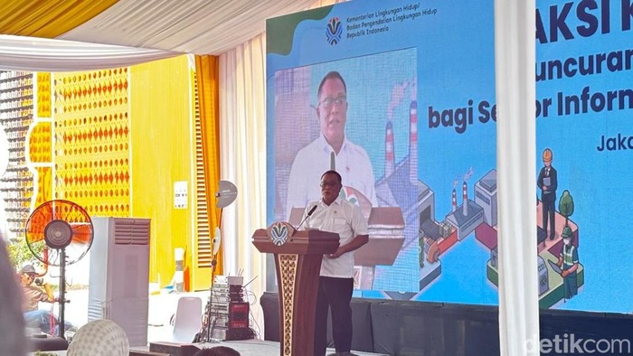 Menteri LH Usul Pemulung Diganti Jadi Pekerja Pemilah Sampah