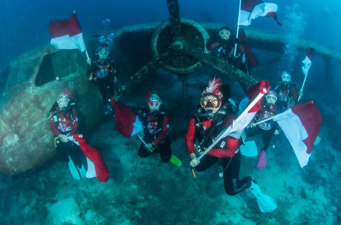 merah-putih-berkibar-di-dasar-laut-biak-papua-kenang-sejarah-penting-ri-1786929187297