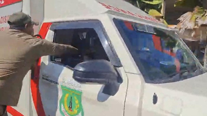 Sopir Ambulans RSUD Pinrang Kena Tonjok Usai Senggol Bocah saat Karnaval