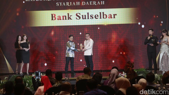penerima-anugerah-progam-ekonomi-terpuji-1786113699391_169