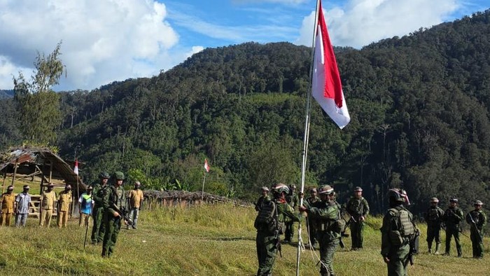 pengibaran-merah-putih-di-kaki-gunung-cartenz-distrik-ugimba-papua-pegunungan-1786934215897_169