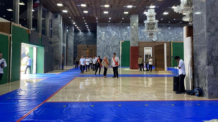 Jelang Sidang Bersama, Karpet hingga Ornamen Merah Putih Mulai Terpasang