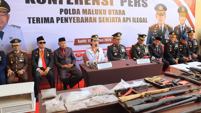 Warga Serahkan 16 Senpi Ilegal ke Polda Malut, Gubernur Sherly Apresiasi