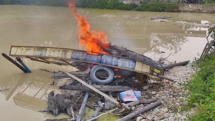 Operasi PETI Kuantan Merah Putih, Polda Riau Musnahkan 11 Rakit di Kuansing