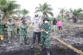 Petugas Gabungan Polisi-TNI Padamkan 6 Hektare Lahan Karhutla di Rohil