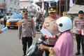 Semarak Kemerdekaan, Polda Sumsel Bagi Bendera Merah Putih ke Warga PALI