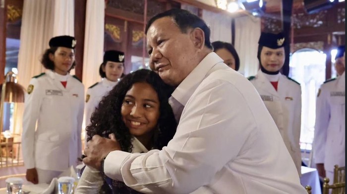 prabowo-menerima-para-petugas-upacara-hingga-penampil-yang-memeriahkan-acara-hut-ke-81-ri-di-istana-merdeka-jakarta-dokig-setk-1787152269914_169