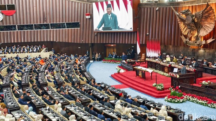 prabowo-paparkan-apbn-2027-capai-rp40972-triliun-1786708134258_169