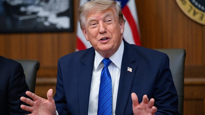 Trump Klaim AS Kendalikan Selat Hormuz: Iran Tak Bisa Melawan
