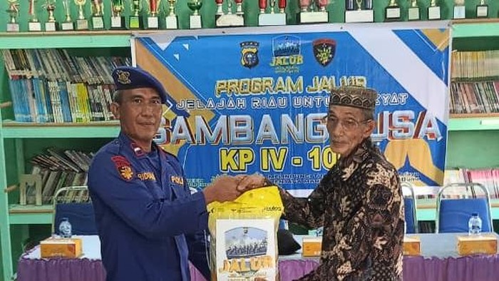 Kapal ‘JALUR’ Polda Riau Tiba di Meranti, Bawa Bantuan untuk Nelayan-Lansia