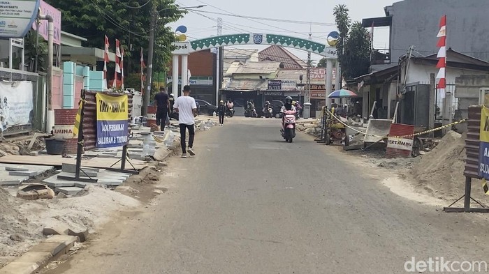 proyek-trotoar-di-jalan-pramuka-depok-1785988778760_169