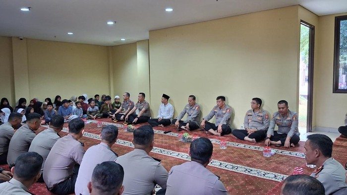 Sespimma Polri 76 Salurkan Bantuan-Ajak Warga Bandung Jaga Kamtibmas