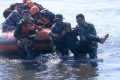 Simulasi Tsunami di Pantai Boom Banyuwangi, Tim SAR Latih Evakuasi Korban