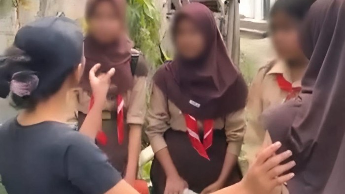 siswi-berseragam-pramuka-ditampar-di-bogor-1786591121724_169-1