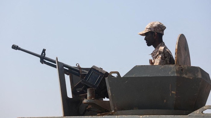 tentara-yaman-mengoperasikan-senapan-mesin-di-atas-truk-patroli-militer-1786076307919_169