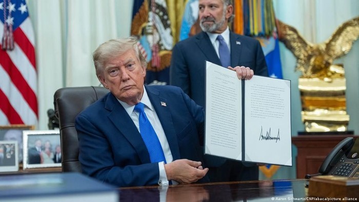 trump-teken-aturan-baru-soal-kewarganegaraan-1786100130817