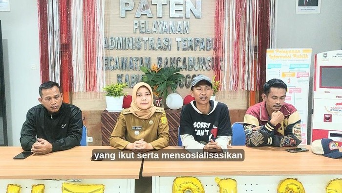 tukang-cukur-yang-sempat-dimarahi-karena-tak-memasang-bendera-merah-putih-di-kecamatan-rancabungur-kabupaten-bogor-jawa-barat-1786612028059_169-1