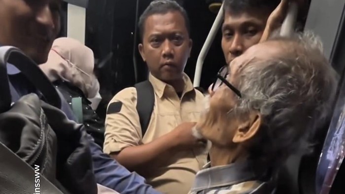 Viral Lansia Bingung di Halte Cawang, TransJ Pastikan Sudah Pulang ke Keluarga