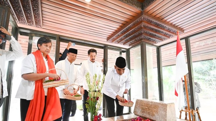 Pimpinan MPR Ziarah ke Makam Bung Hatta, Kenang Perjuangan Pendiri Bangsa