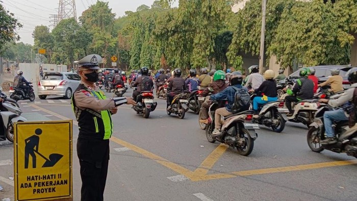 ada-proyek-galian-lalin-di-halim-arah-cawang-macet-pagi-ini-1789349939116_169