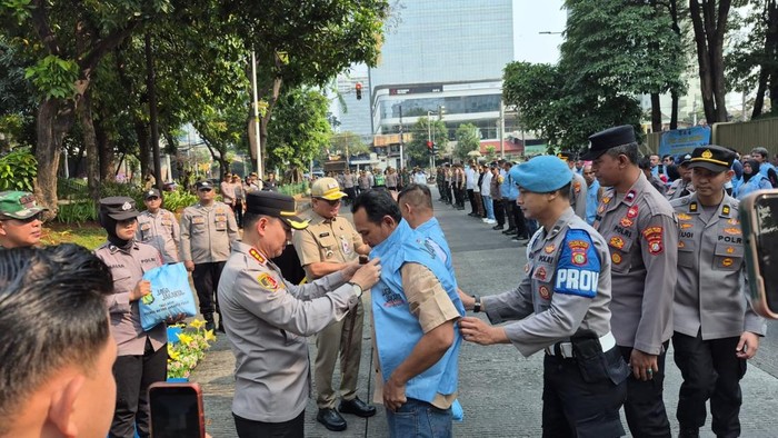 apel-jaga-warga-polri-tni-pemkot-dan-warga-perkuat-keamanan-jakarta-1789799580389_169