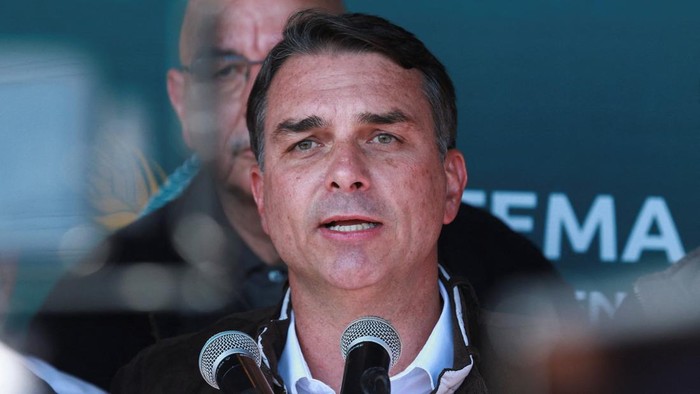 flavio-bolsonaro-1789202433445_169