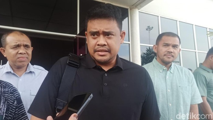 gubsu-bobby-nasution-usai-mengantar-korban-mbg-di-bandara-kualanamu-nizar-aldidetiksumut-1789202745424_169