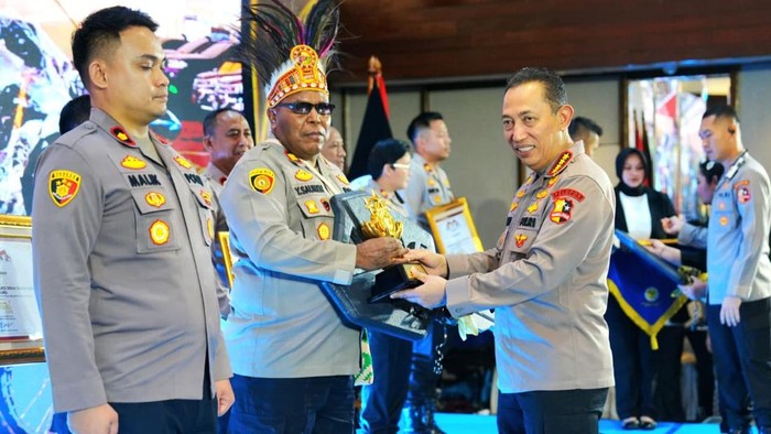 kapolri-di-kompolnas-awards-2026-1789655673224_169