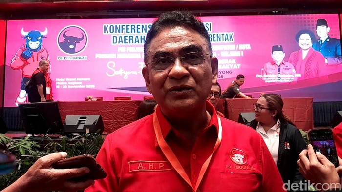 ketua-dpp-pdip-bidang-organisasi-dan-keanggotaan-andreas-hugo-pareira-foto-nizar-aldidetiksumut-1763553177272_169
