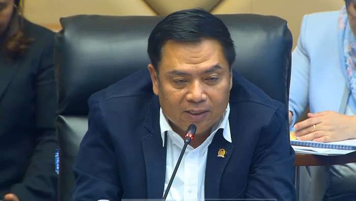 ketua-komisi-v-dpr-ri-lasarus-dalam-raker-komisi-v-dpr-ri-bersama-menteri-pkp_169