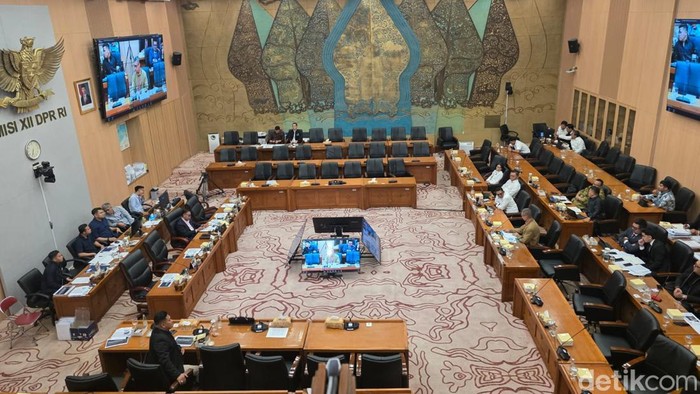 komisi-xii-dpr-menggelar-rapat-dengar-pendapat-umum-dengan-kementerian-lingkungan-hidup-pt-jababeka-tbk-dan-pt-mastertama-adhi-1788795678775_169