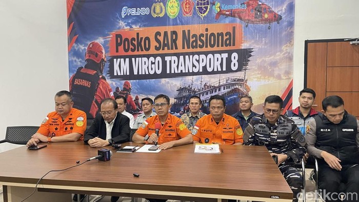konferensi-pers-hari-keenam-pencarian-korban-kapal-virgo-transport-8-di-banjarmasin-1789743880823_169