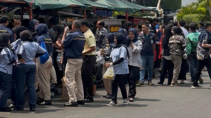 menko-zulhas-ulang-tahun-borong-dagangan-1788176205481_169