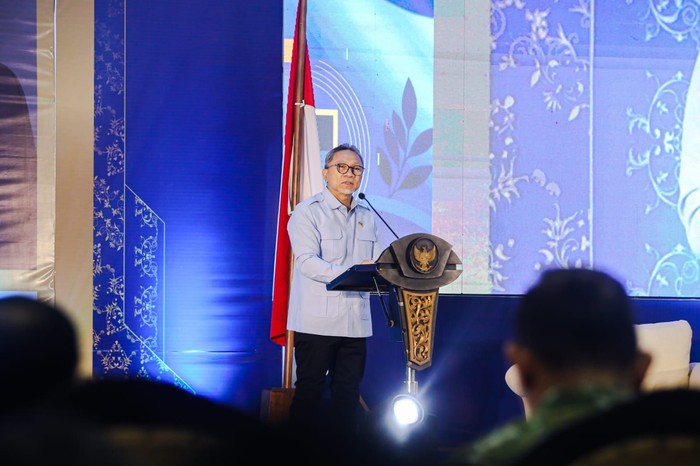 menteri-koordinator-bidang-pangan-ri-menko-pangan-zulkifli-hasan-zulhas-saat-menjadi-pembicara-dalam-seminar-nasional-kdkmp-di-1788583085474