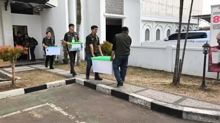 polda-metro-jaya-menggeledah-kantor-bpn-bogor-terkait-dugaan-mafia-tanah-ptsl-1788949885900_169