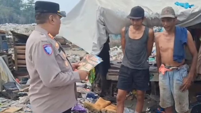 polisi-sosialisasi-soal-kebakaran-lahan-ke-warga-di-cileungsi-bogor-dokistimewa-1789046565914_169