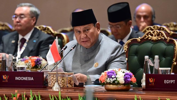 prabowo-hadiri-sesi-terbuka-ktt-brics-di-india-1789288698464_169-1