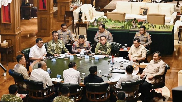 prabowo-panggil-panglima-tni-hingga-kapolri-dokig-seskab-1788279956185_169