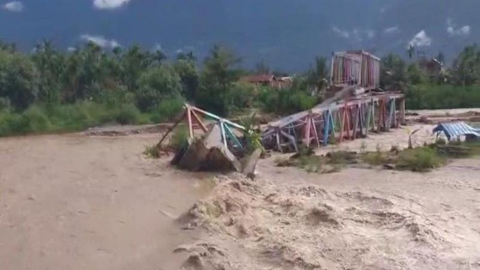 salah-satu-jembatan-di-aceh-tenggara-yang-rusak-a-ki-akibat-banjir-sabtu-2692026-1790523339320_169