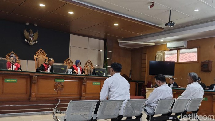 suasana-sidang-tuntutan-eks-ketua-pn-depok-1789974831538_169