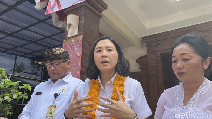 wakil-menteri-pppa-veronica-tan-saat-ditemui-di-kantor-perbekel-dangin-puri-kaja-denpasar-bali-selasa-2752025-foto-rizki-setyo-1748327286410_169